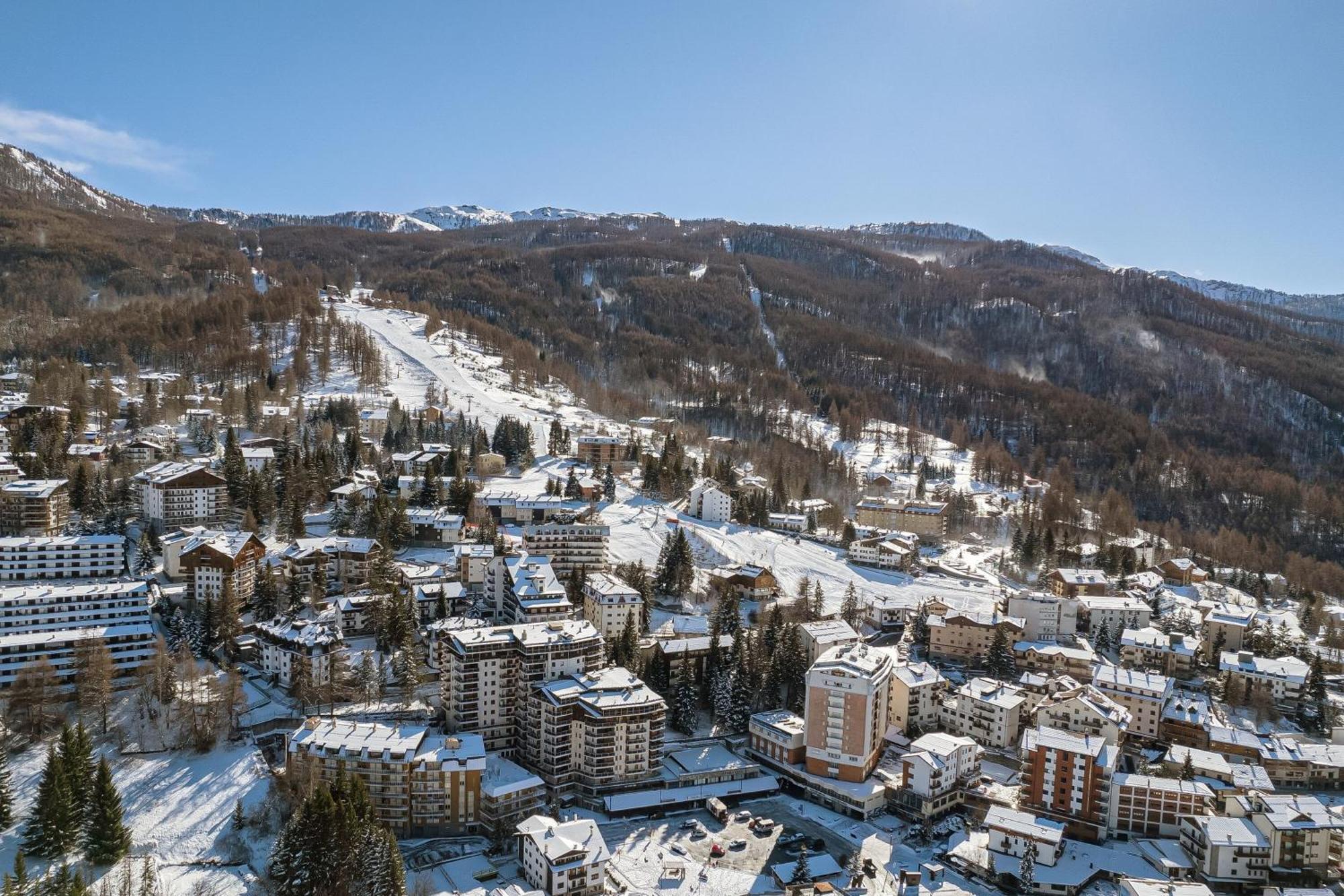 Miramonti 21 Ski In - Ski Out - Happy Rentals Oulx エクステリア 写真